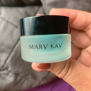 Indulge soothing eye gel Mary Kay